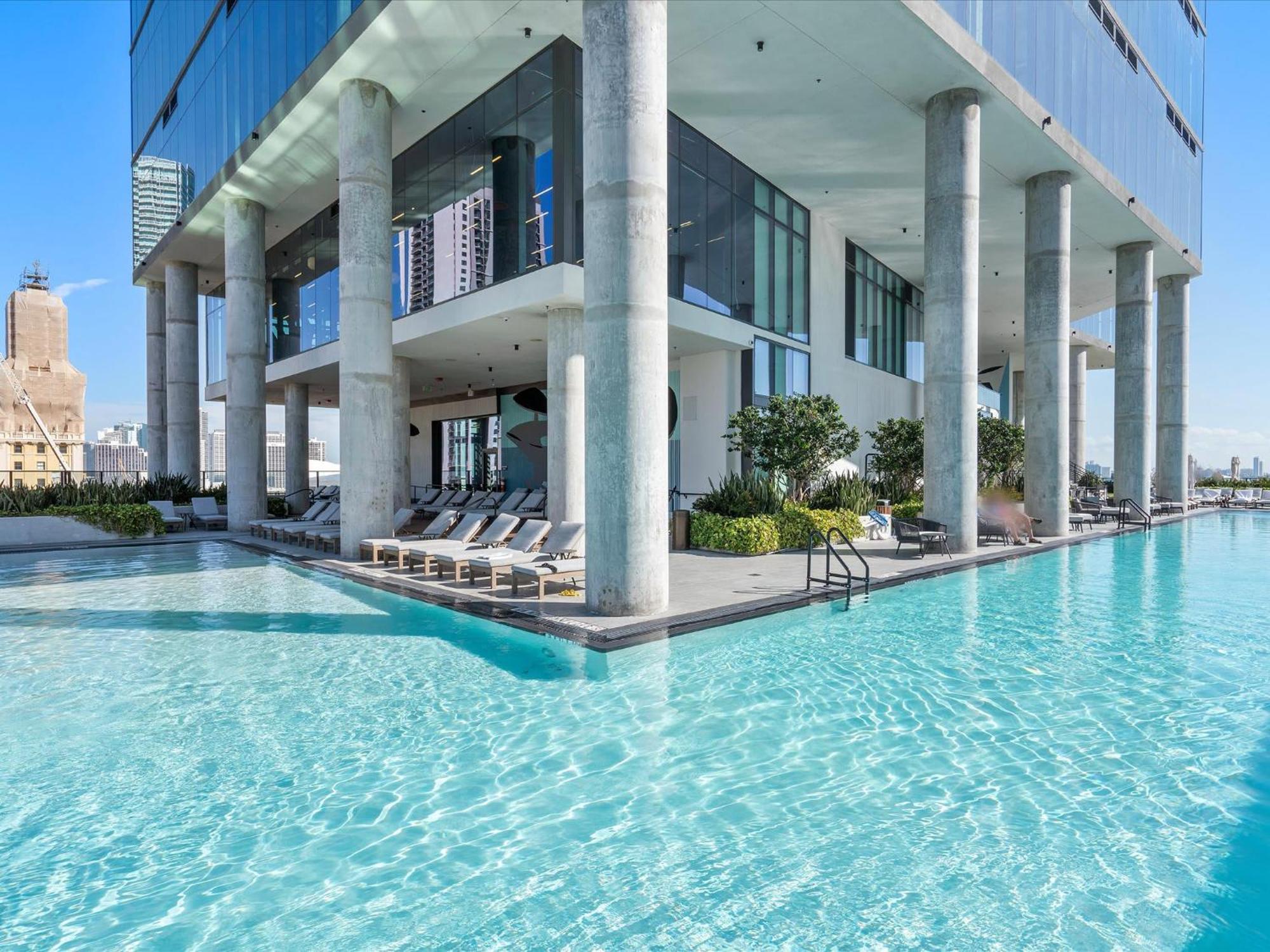 Mvr - 5-star With Pool & Ocean Views Apartamento